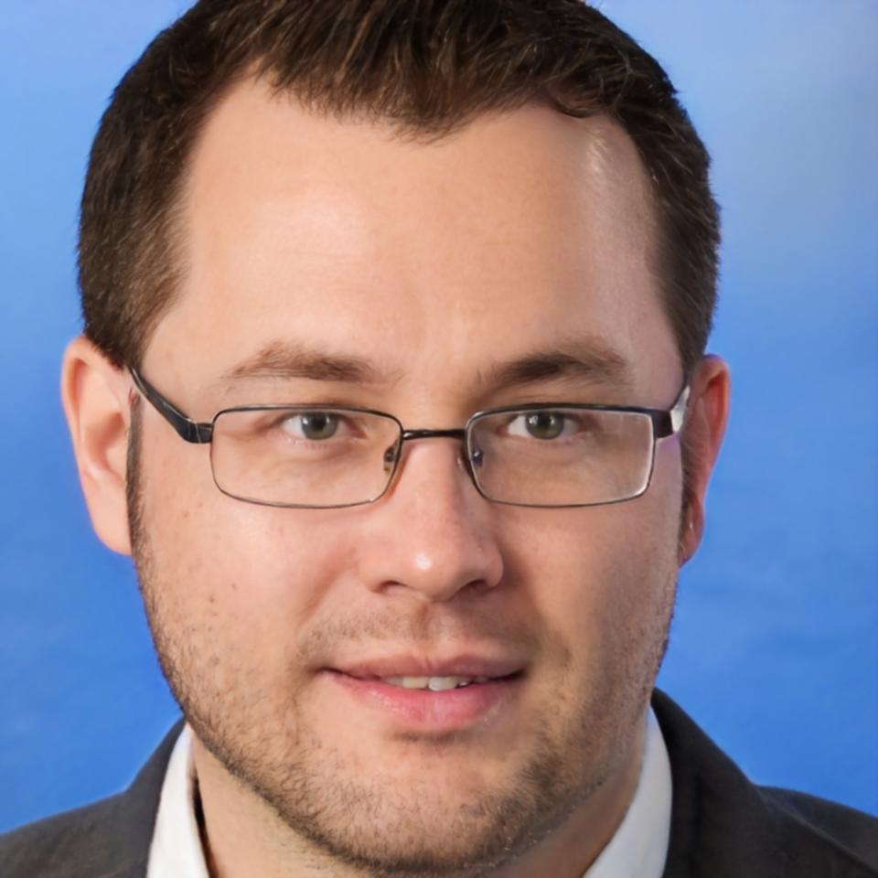 Ritratto di Marco Bertolini, istruttore senior di meditazione